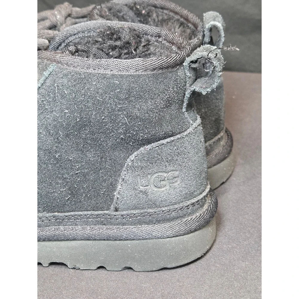 UGG Neumel Black Suede Sheepskin‎ Lined Chukka Boots Kids Size 13 1017320K